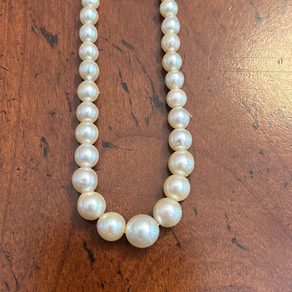 16” Vintage Graduated Pearl Choker Neclace - Picture 2 of 8